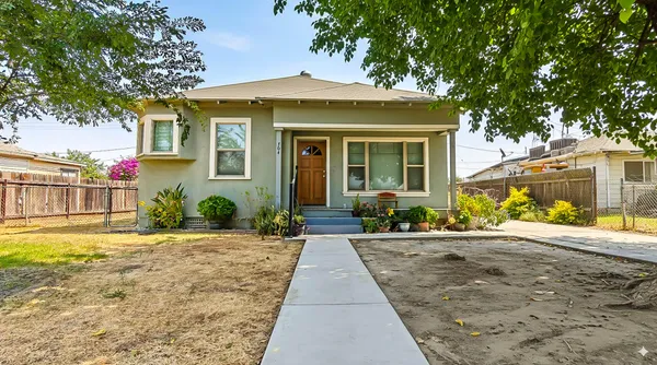$299,000 | 704 North Divisadero Street, Visalia, CA 93291