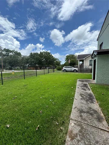 a view of a big yard with a big yard