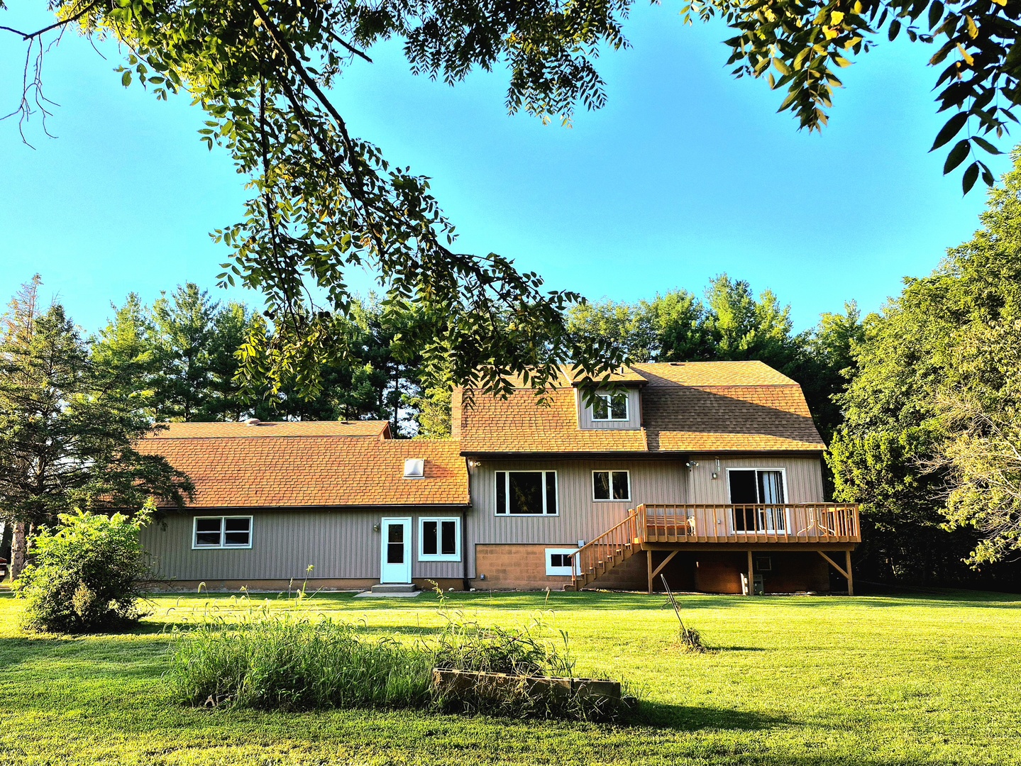 8816 Scott School Road Morris, IL 60450 - Photo 1 of 43 a view of a house with a swimming pool