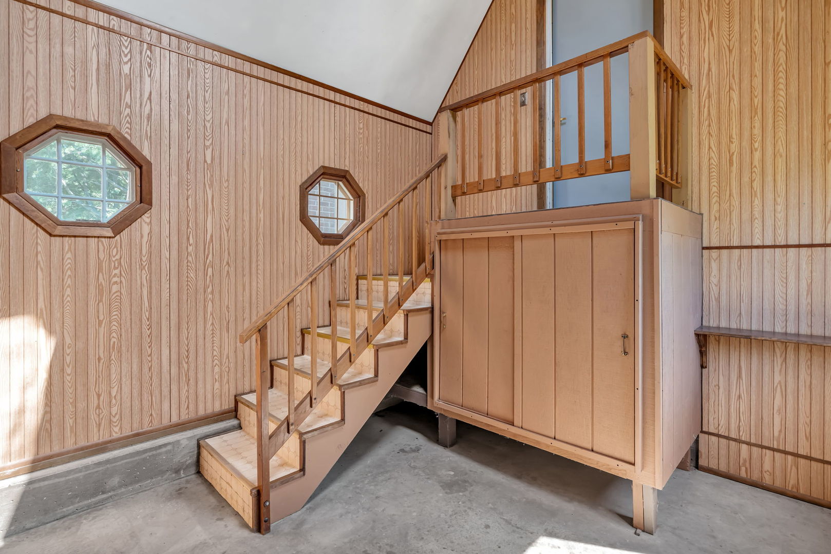 8816 Scott School Road Morris, IL 60450 - Photo 29 of 43 a view of entryway with wooden floor