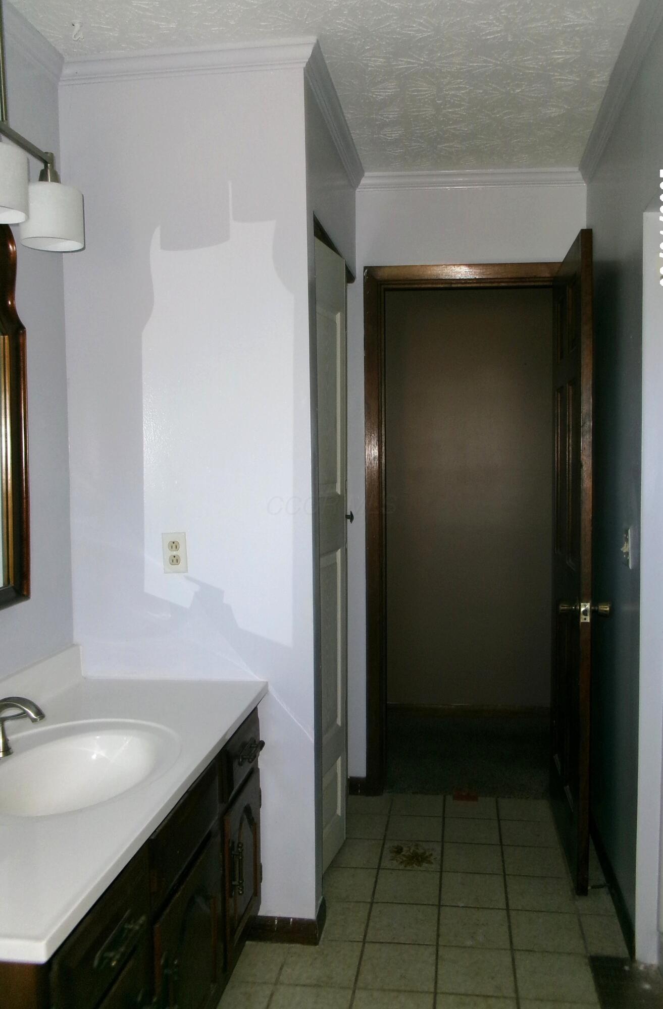6670 Ridpath Road Grove City, OH 43123 - Photo 19 of 30 Full bathroom other view
