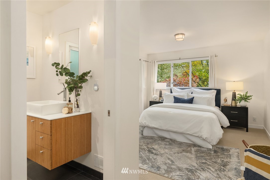 10071 Northeast Knight Road Bainbridge Island, WA 98110 - Photo 14 of 38 Gallery Image 14
