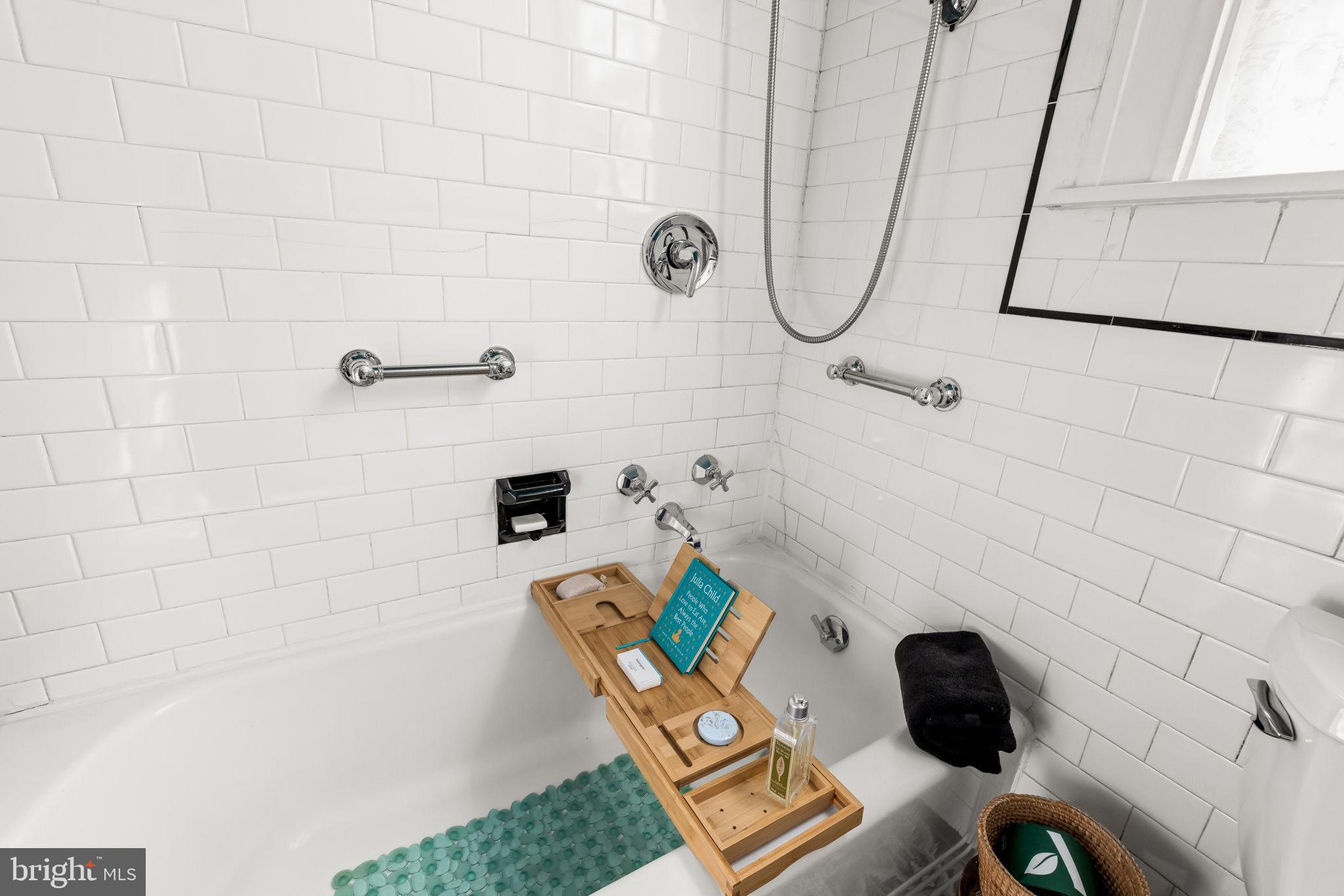 4300 Roland Avenue, Unit 101 Baltimore, MD 21210 - Photo 31 of 41 a bathroom with a shower