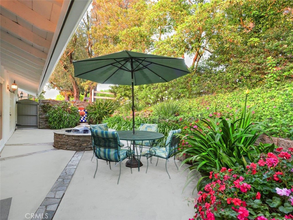 14 Georgeff Road Rolling Hills, CA 90274 - Photo 44 of 71 Side Patio