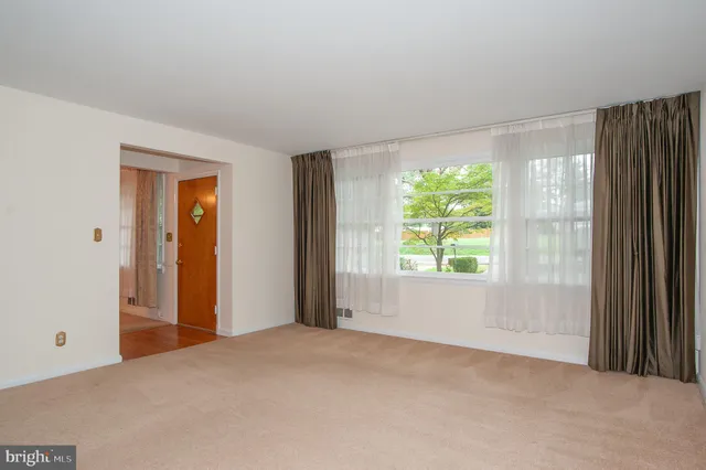 a view of empty room with window