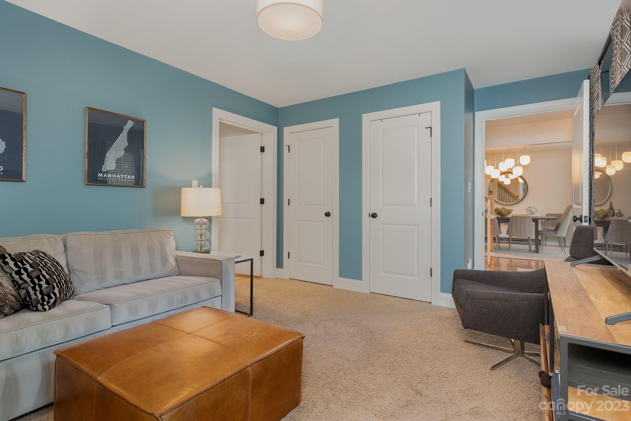5816 Sharon Road Charlotte, NC 28210 - Photo 21 of 33 a living room with furniture and a couch