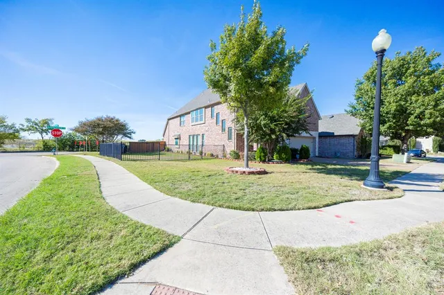 a view of a house with entertaining space