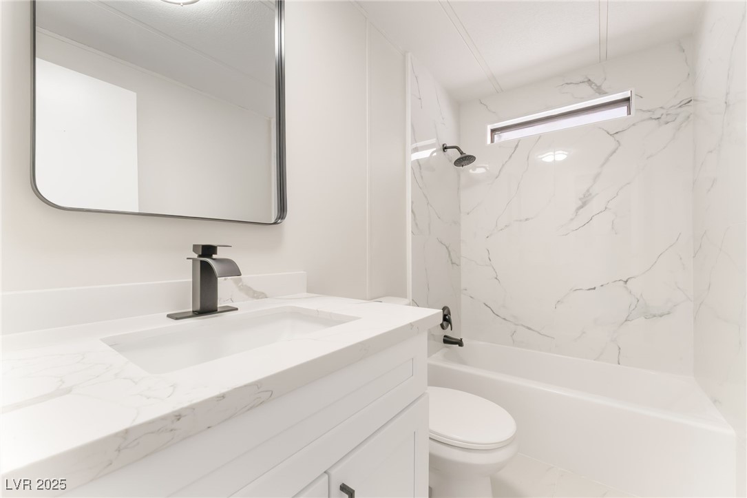 5552 Aldama Road Las Vegas, NV 89122 - Photo 24 of 35 Bathroom with vanity and bathtub / shower combinat