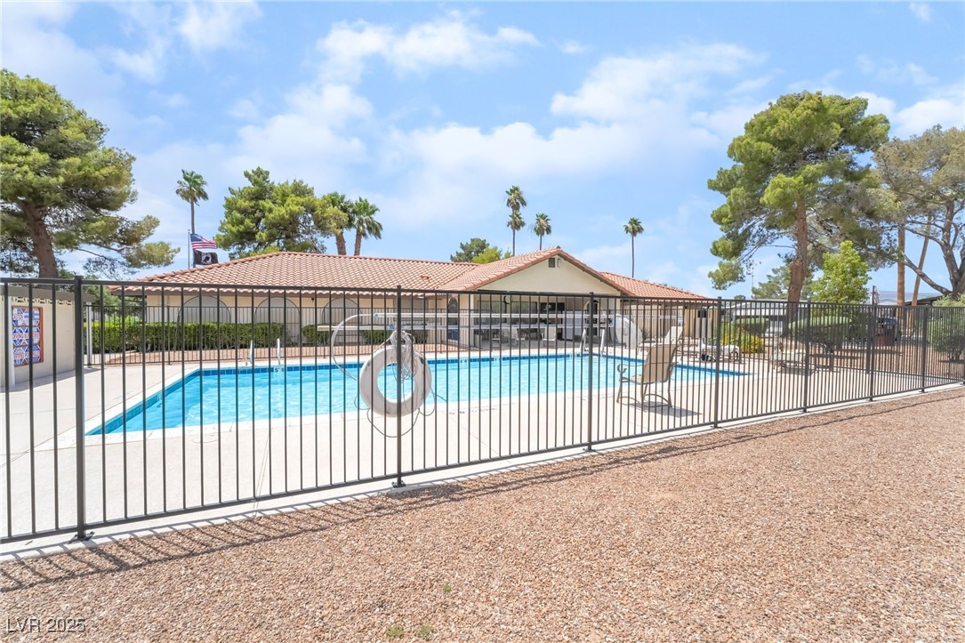 5552 Aldama Road Las Vegas, NV 89122 - Photo 35 of 35 View of community pool