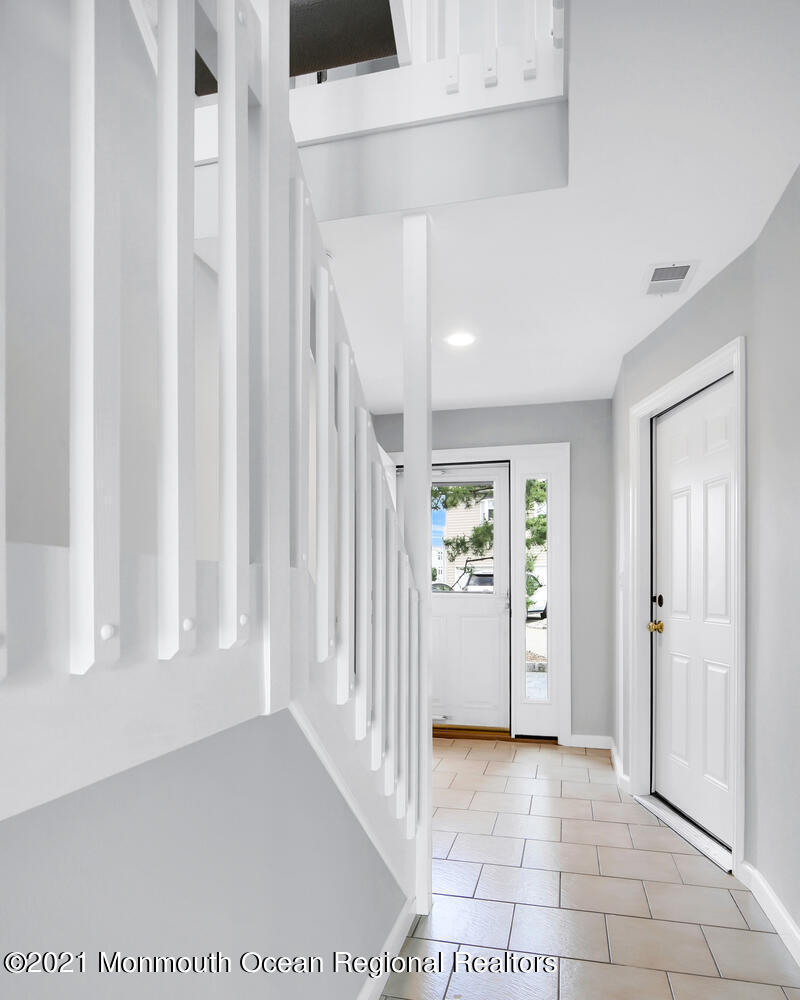 1332 Ocean Avenue, Unit 5R Sea Bright, NJ 07760 - Photo 28 of 40 a view of a interior in the house