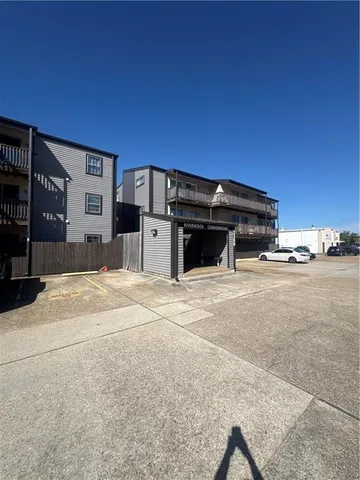 $1,200 | 2301 Edenborn Avenue, Unit 306, Metairie, LA 70001