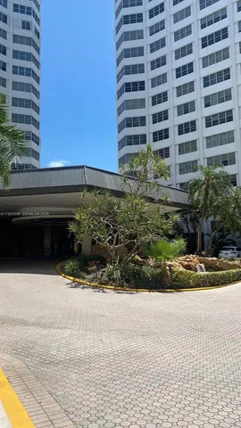 $2,090 | 999 Brickell Bay Drive, Unit 206, Miami, FL 33131