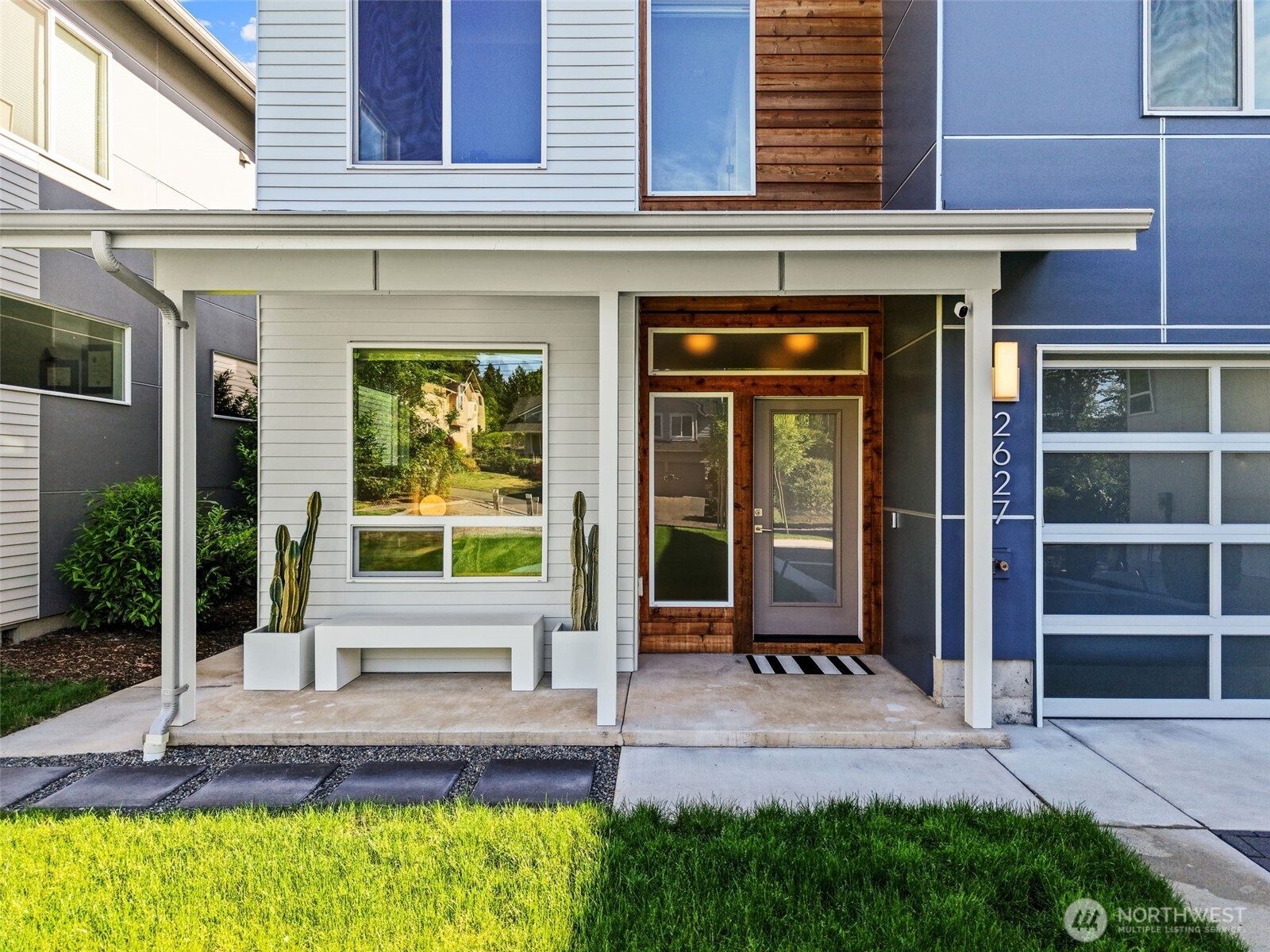 2627 Southwest 100th Street Seattle, WA 98146 - Photo 2 of 34