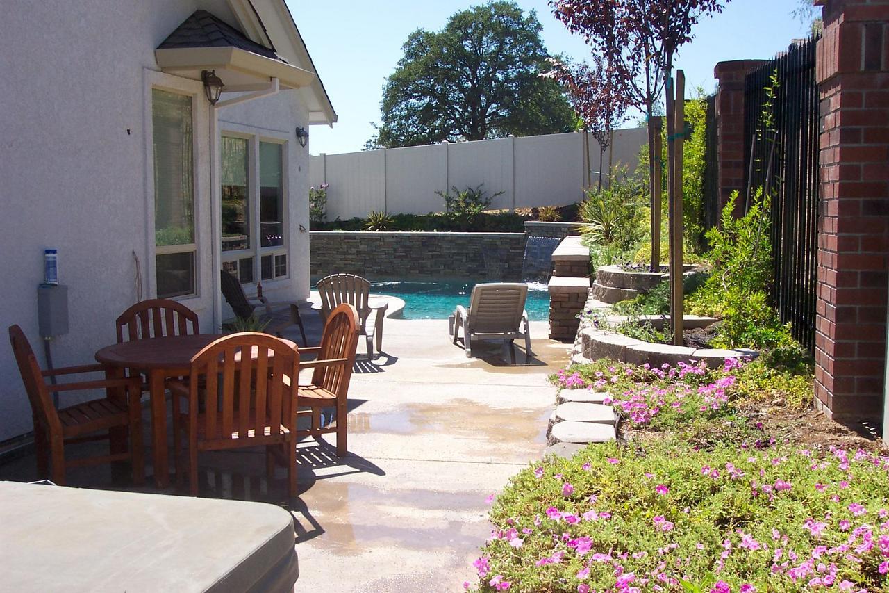 941 River Bend Road Redding, CA 96003 - Photo 2 of 8 Pool