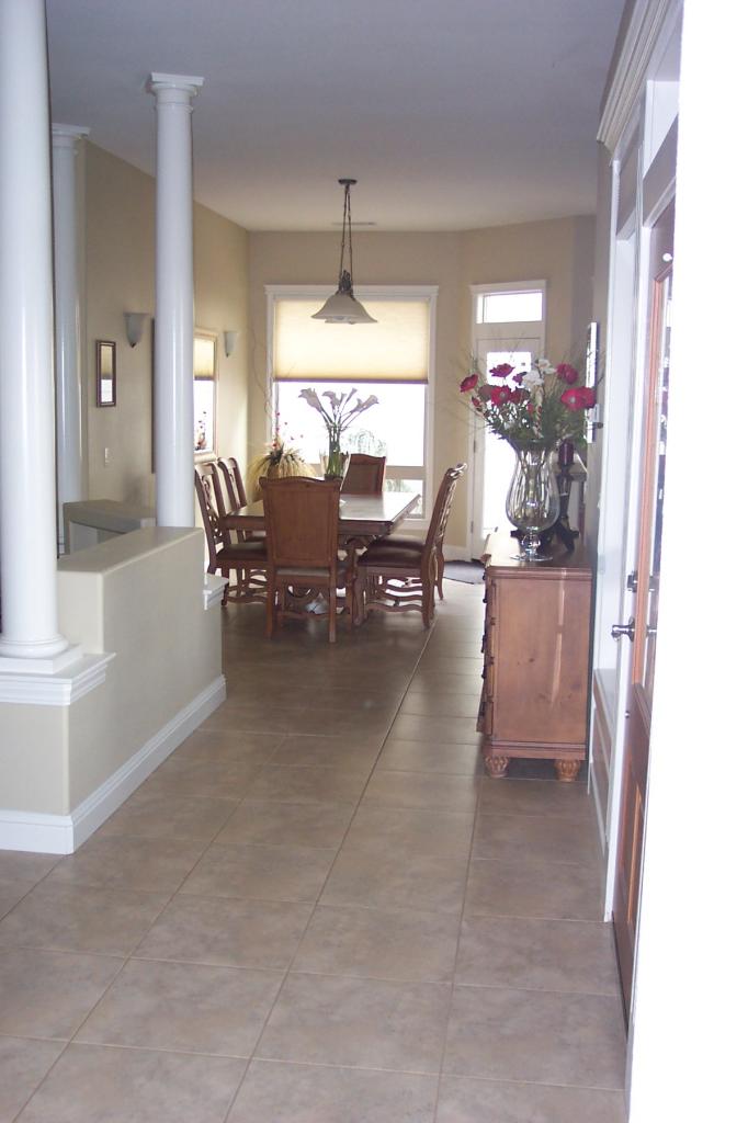 941 River Bend Road Redding, CA 96003 - Photo 4 of 8 Dining Area