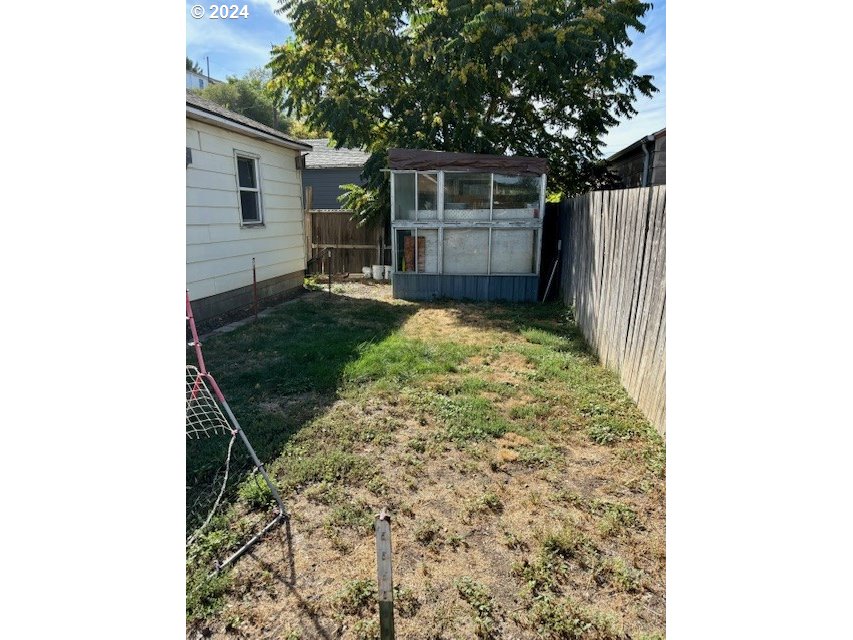 517 1/2 Southwest 13th Street Pendleton, OR 97801 - Photo 3 of 9 a backyard of a house