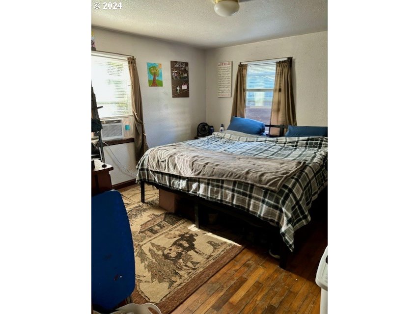 517 1/2 Southwest 13th Street Pendleton, OR 97801 - Photo 6 of 9 a bedroom with a bed and a window