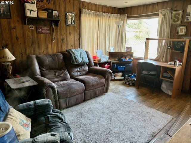 517 1/2 Southwest 13th Street Pendleton, OR 97801 - Photo 8 of 9 a living room with furniture and a window