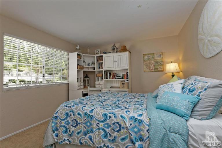 1007 Waltham Road, Unit F Simi Valley, CA 93065 - Photo 23 of 32 a bedroom with a large bed and a window
