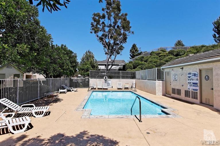 1007 Waltham Road, Unit F Simi Valley, CA 93065 - Photo 32 of 32 a view of a backyard with a patio