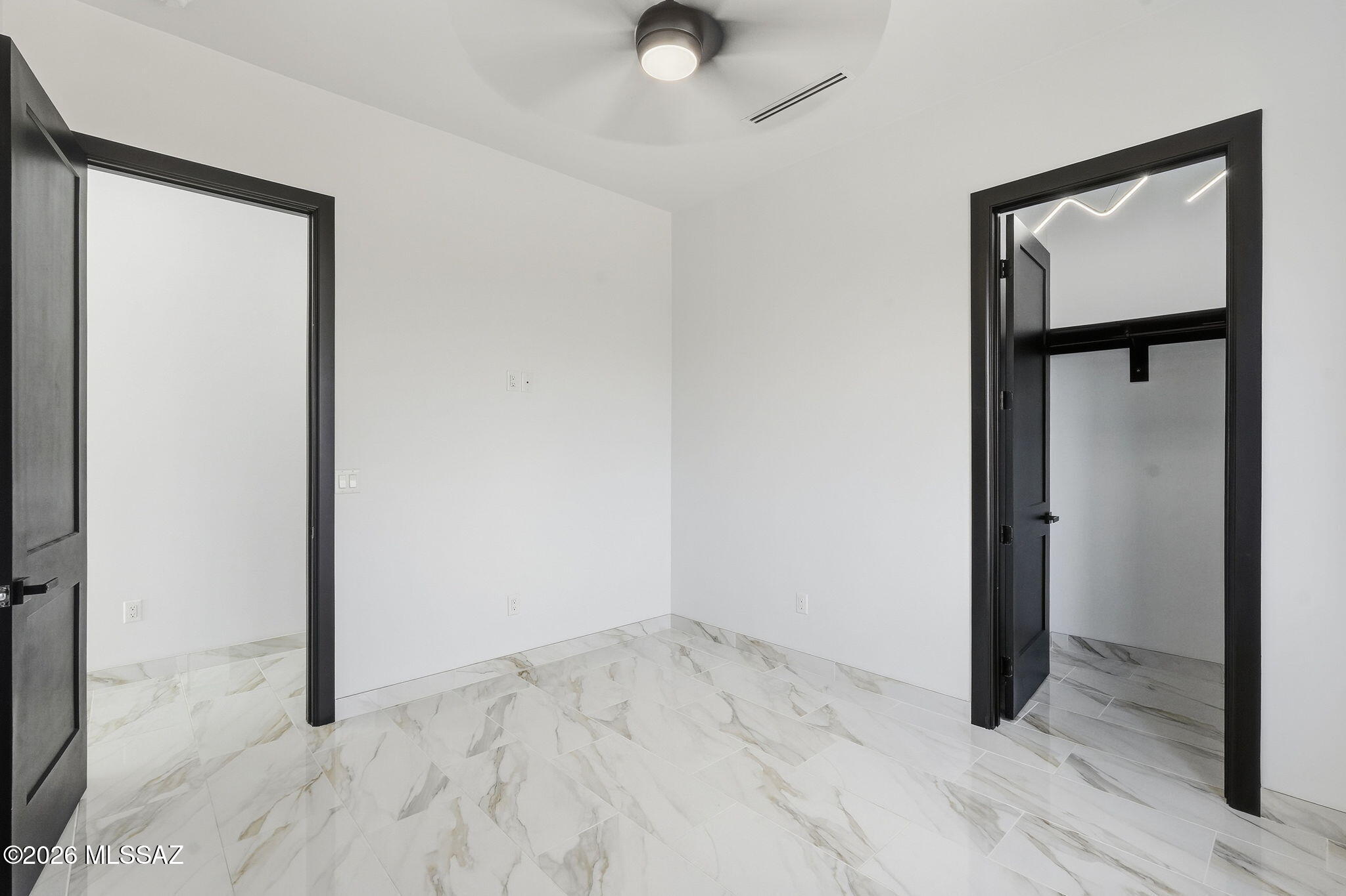 1786 Peralta Court Rio Rico, AZ 85648 - Photo 44 of 50 an empty room with mirror