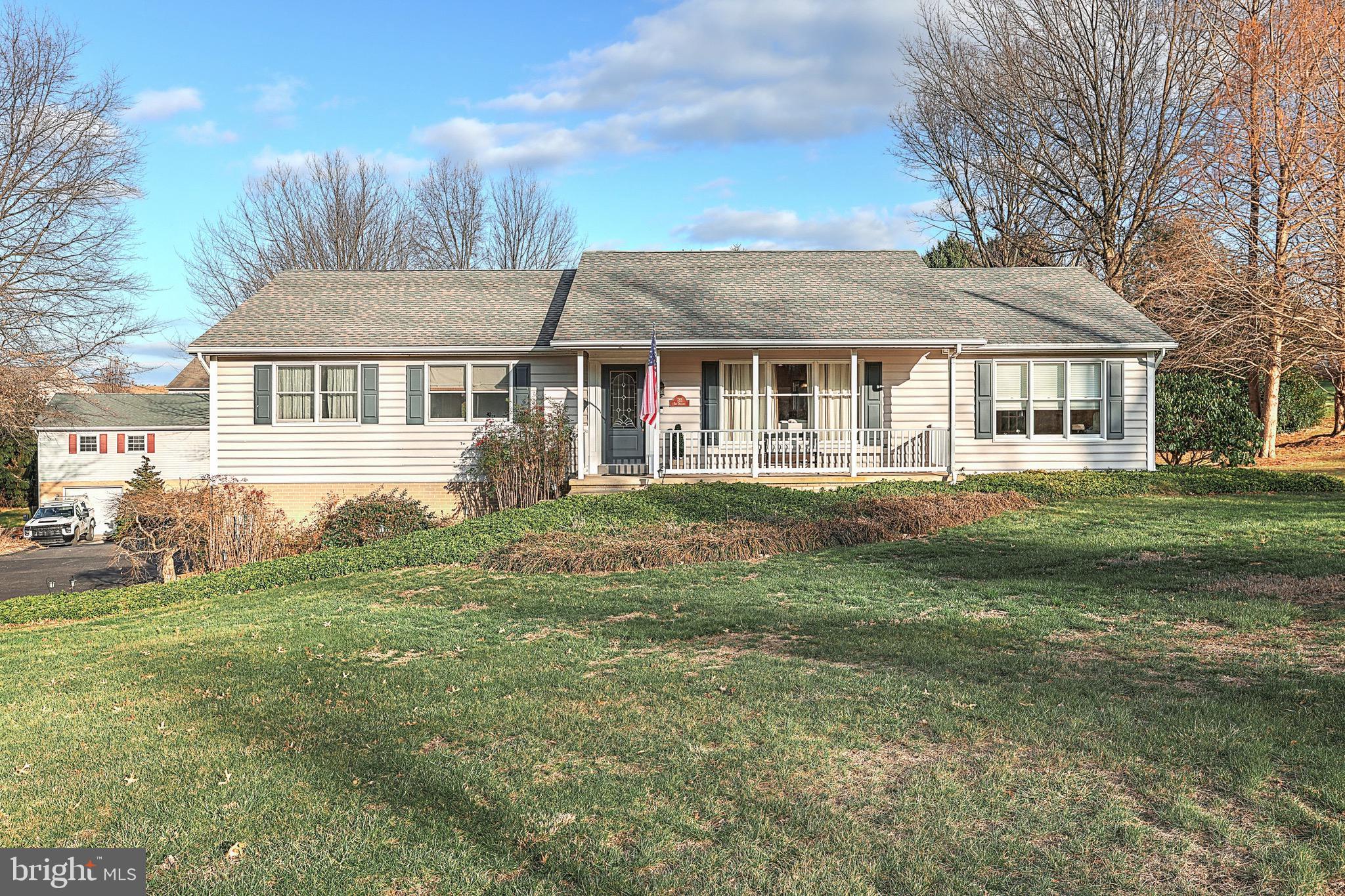 785 Dietz Road York, PA 17402 - Photo 2 of 72 Huge front yard