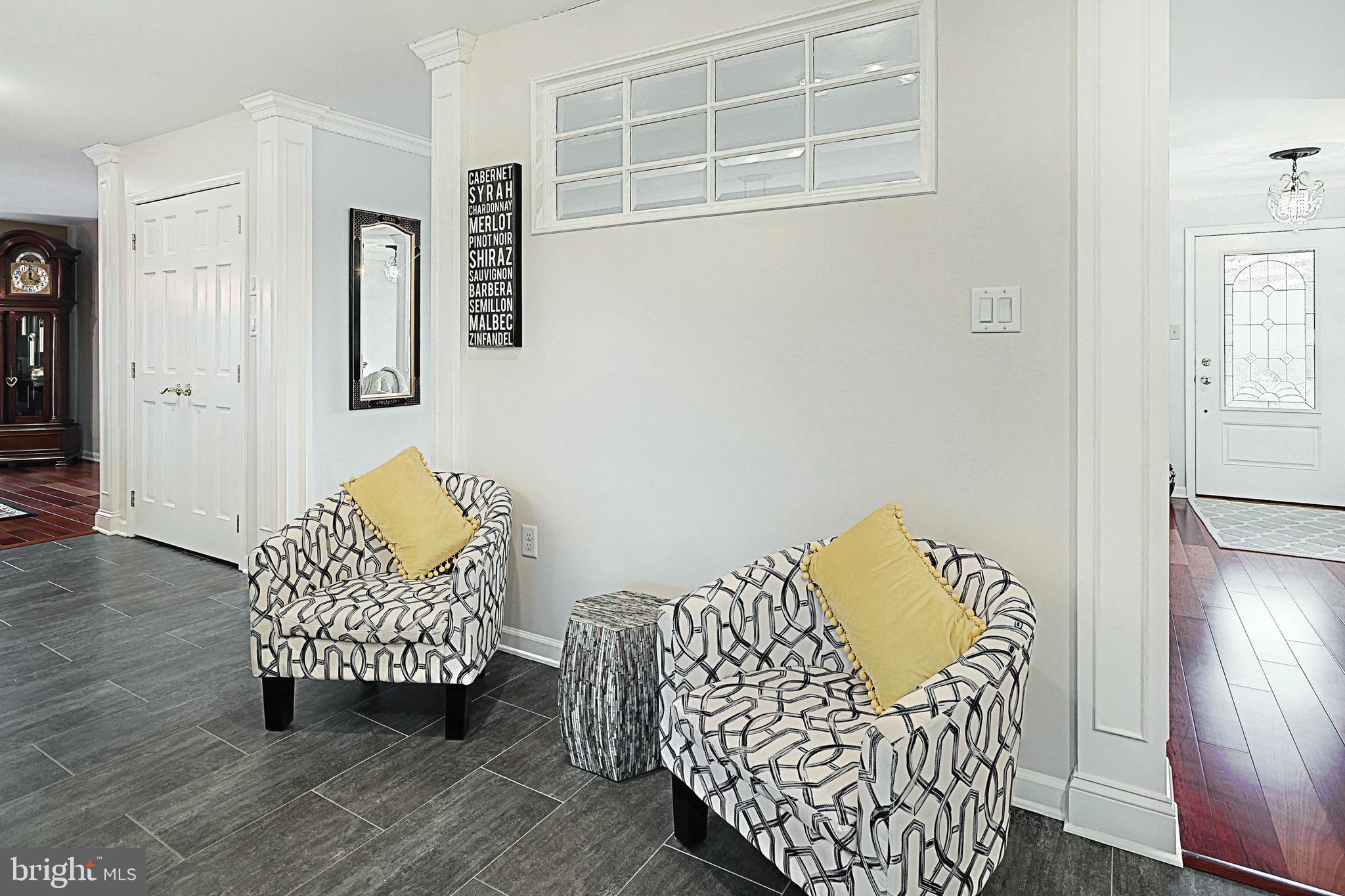 785 Dietz Road York, PA 17402 - Photo 33 of 72 Kitchen seating area
