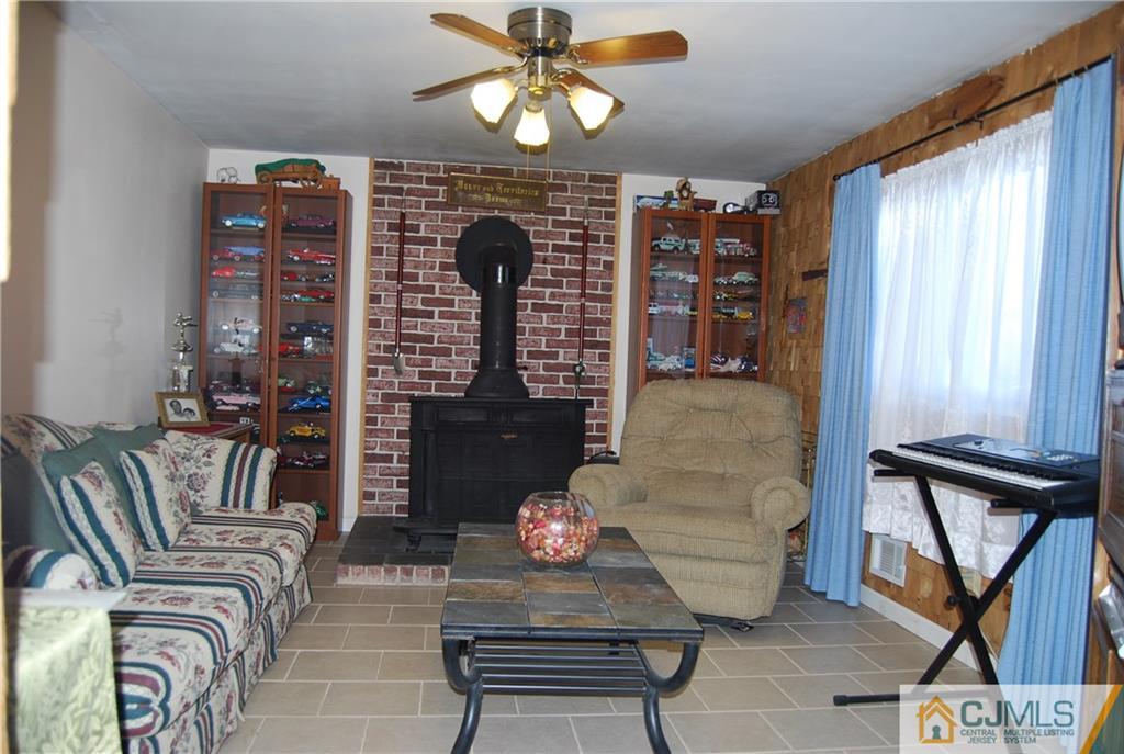 123 Rues Lane East Brunswick, NJ 08816 - Photo 4 of 22 Gallery Image 4