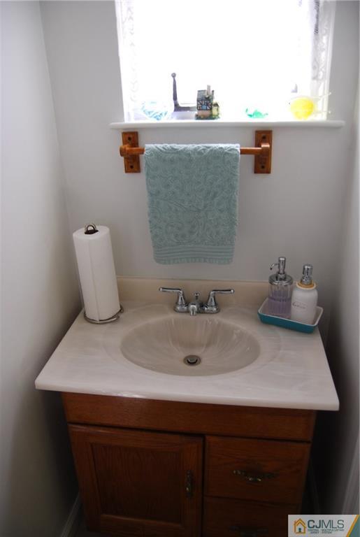 123 Rues Lane East Brunswick, NJ 08816 - Photo 6 of 22 Gallery Image 6