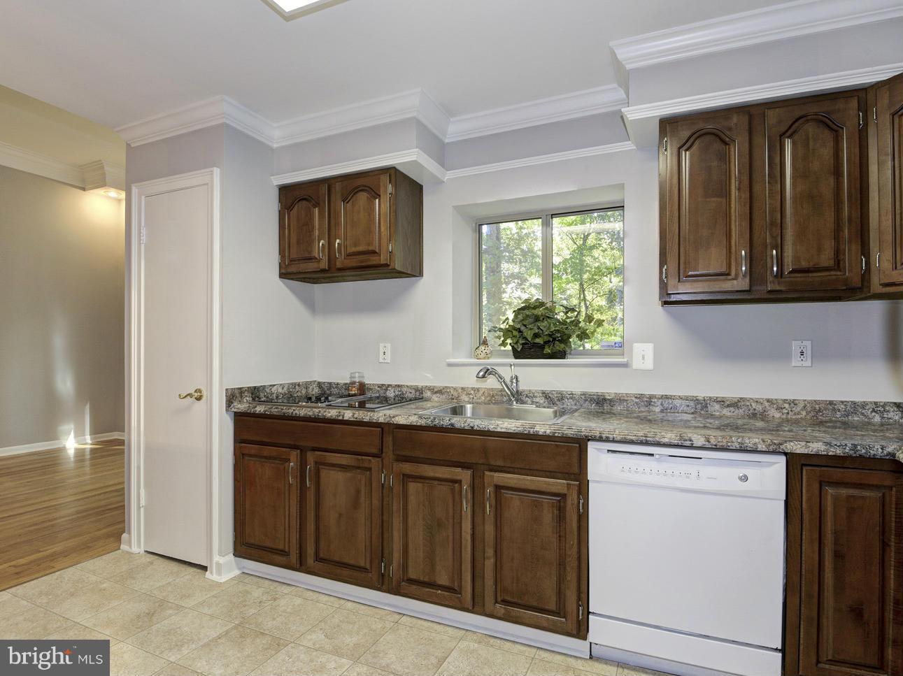 1537 Inlet Court Reston, VA 20190 - Photo 8 of 30 LOTS OF NATURAL NIGHT