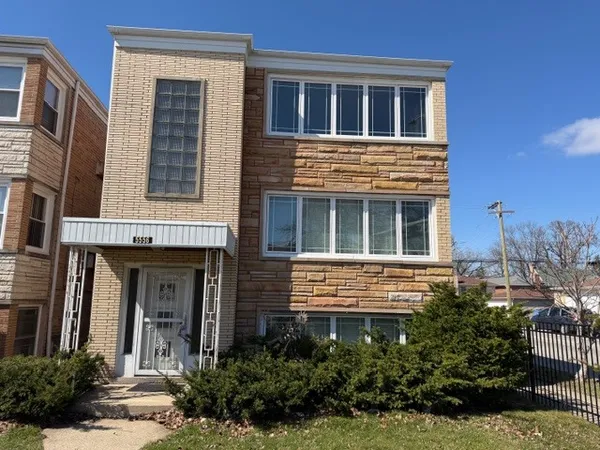 $1,950 | 5556 North Central Avenue, Unit 3, Chicago, IL 60630