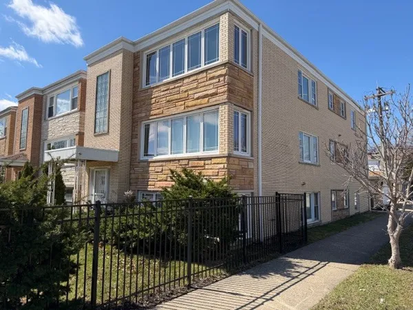 $1,950 | 5556 North Central Avenue, Unit 3, Chicago, IL 60630