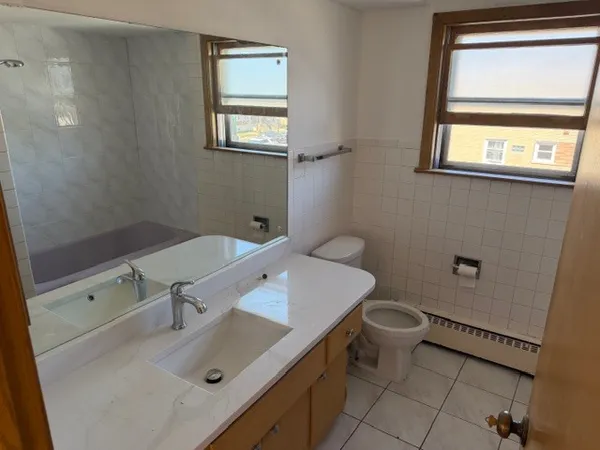 $1,950 | 5556 North Central Avenue, Unit 3, Chicago, IL 60630