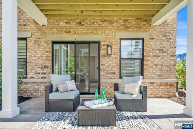 a view of an apartment building and a yard