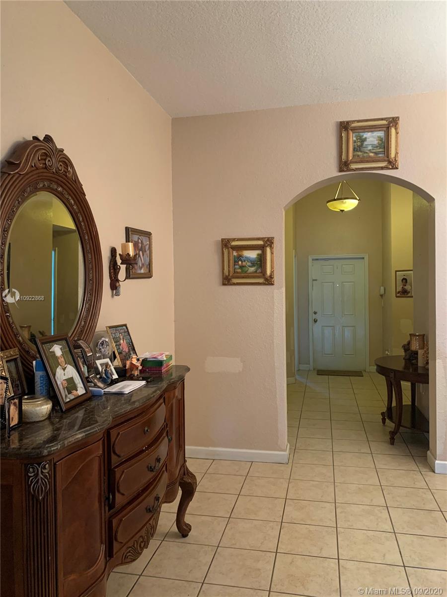 1679 Southwest 154th Path Miami, FL 33185 - Photo 7 of 13 Gallery Image 7