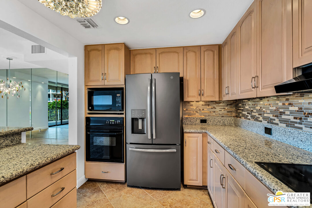 910 Island Drive, Unit 211 Rancho Mirage, CA 92270 - Photo 10 of 28