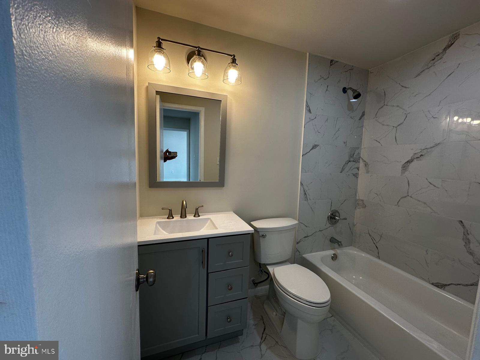 12800 Asbury Drive Fort Washington, MD 20744 - Photo 41 of 53 a bathroom with a toilet a sink and bathtub