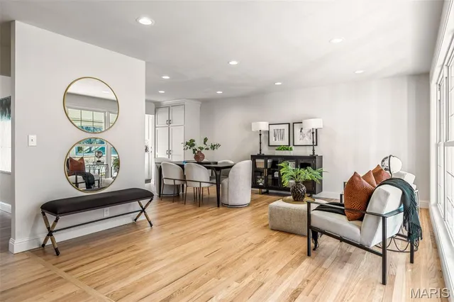 $579,000 | 330 Sudbury Lane, Ballwin, MO 63011