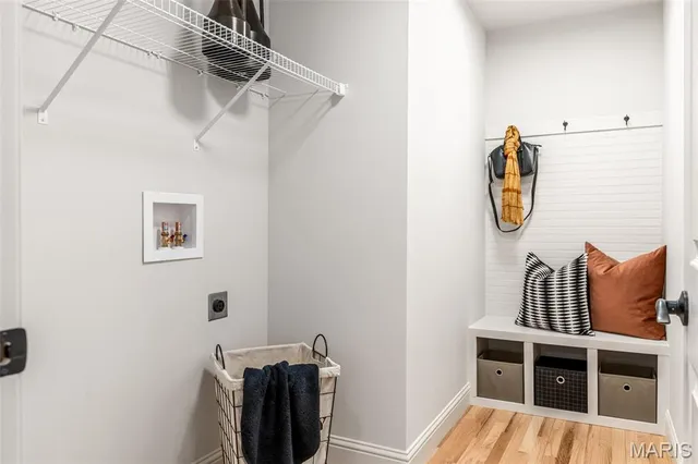 $579,000 | 330 Sudbury Lane, Ballwin, MO 63011