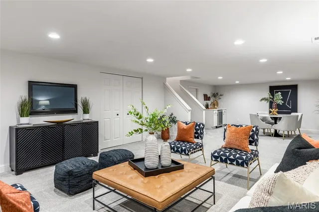 $579,000 | 330 Sudbury Lane, Ballwin, MO 63011