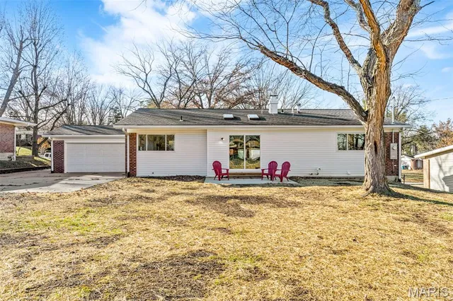 $579,000 | 330 Sudbury Lane, Ballwin, MO 63011