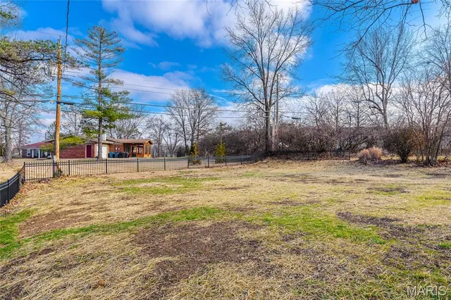 $579,000 | 330 Sudbury Lane, Ballwin, MO 63011