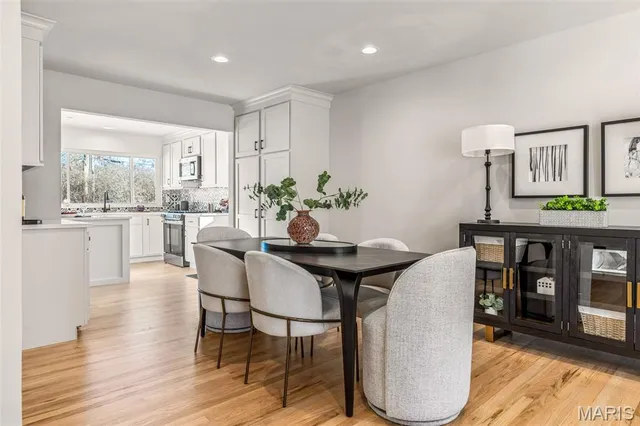 $579,000 | 330 Sudbury Lane, Ballwin, MO 63011