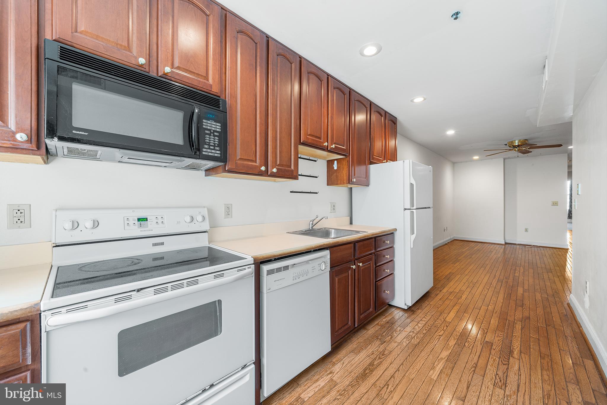 48 North Front Street, Unit 2A Philadelphia, PA 19106 - Photo 19 of 32 Eat in Kitchen