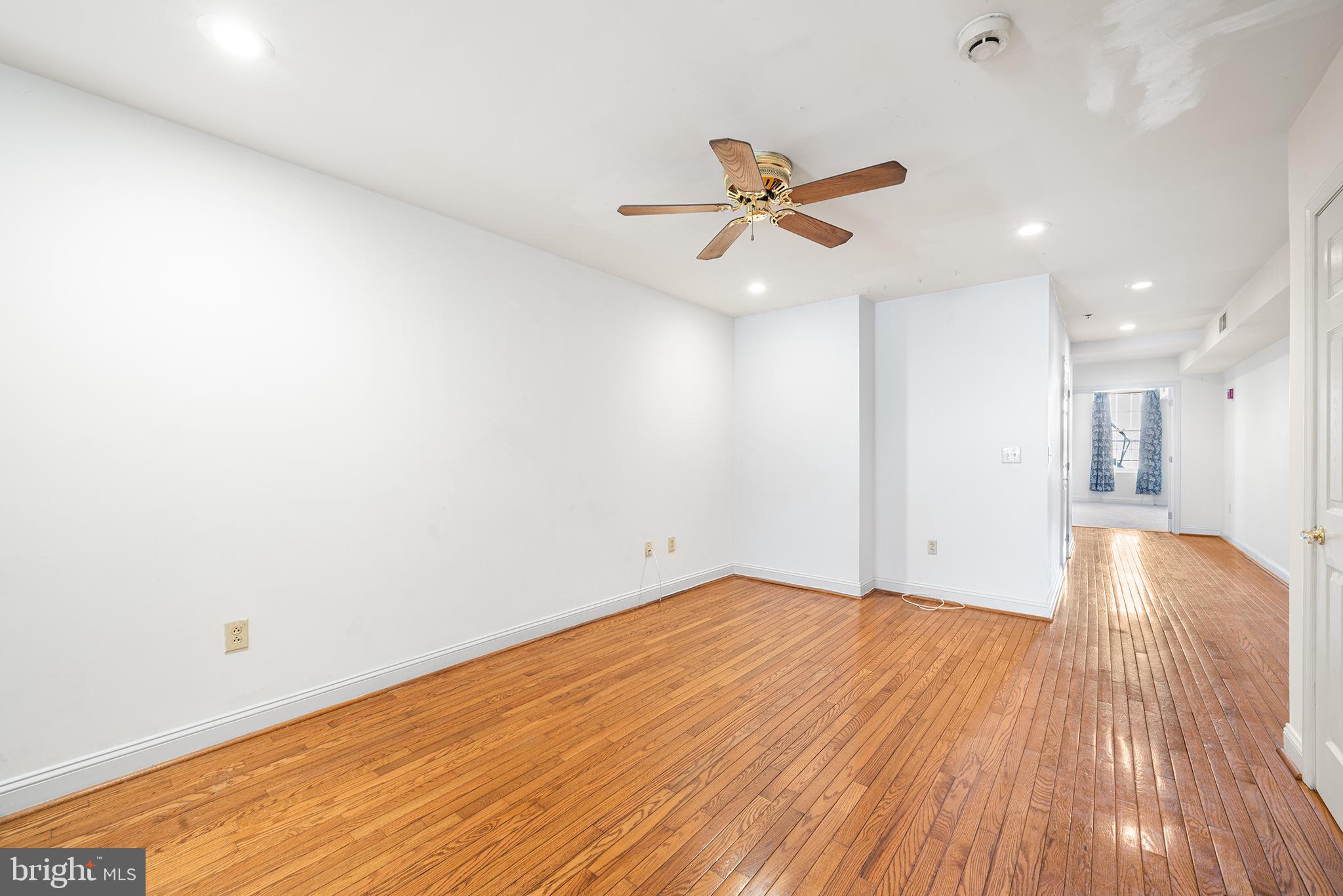 48 North Front Street, Unit 2A Philadelphia, PA 19106 - Photo 21 of 32 Living/Dining Room