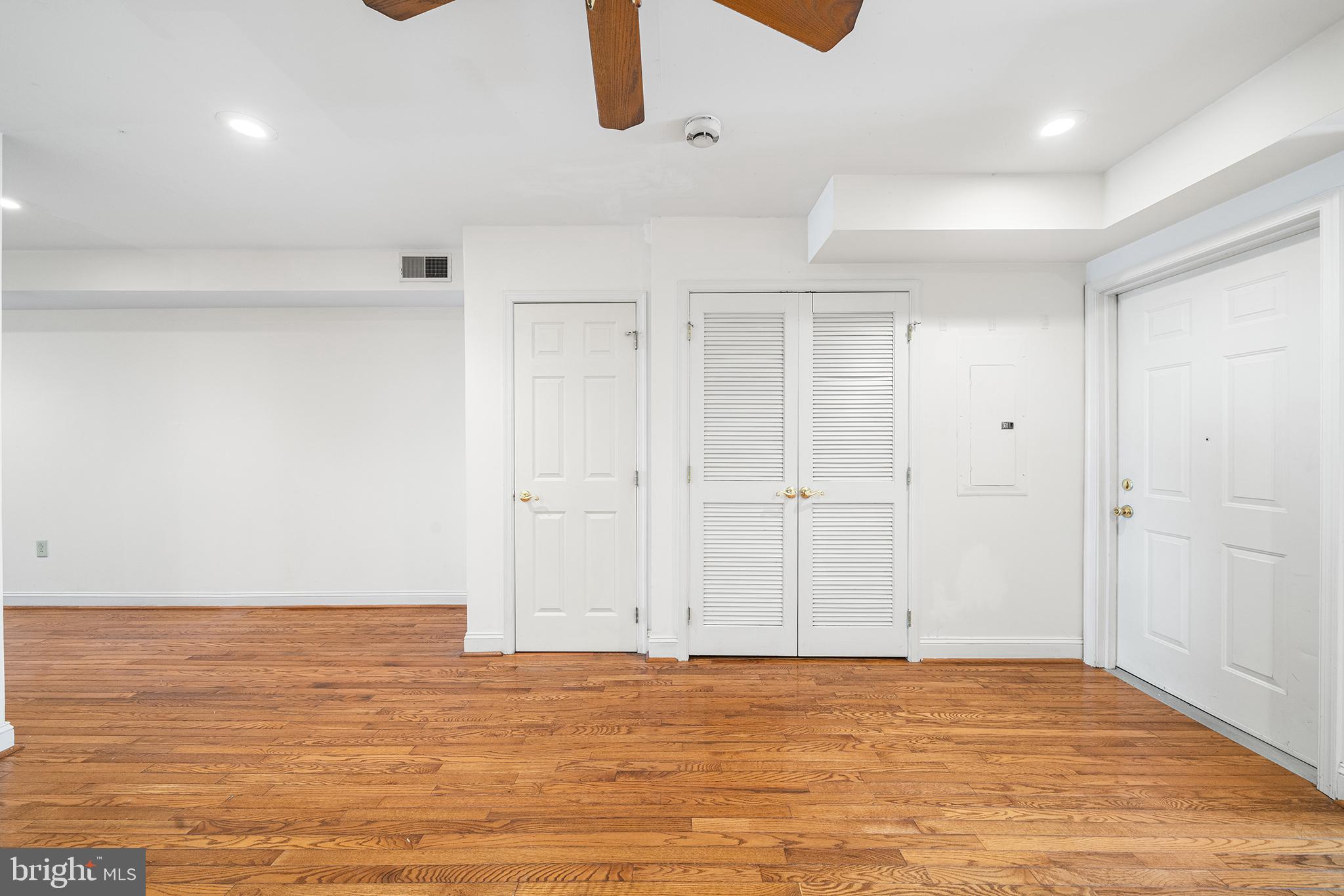 48 North Front Street, Unit 2A Philadelphia, PA 19106 - Photo 24 of 32 Living/Dining Room