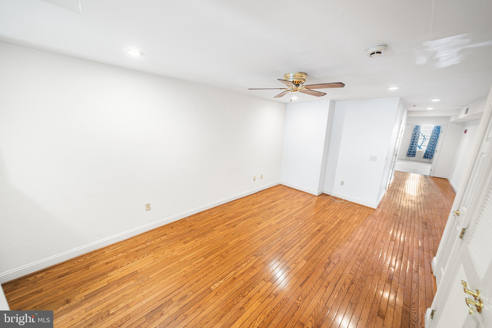 48 North Front Street, Unit 2A Philadelphia, PA 19106 - Photo 27 of 32 Living/Dining Room
