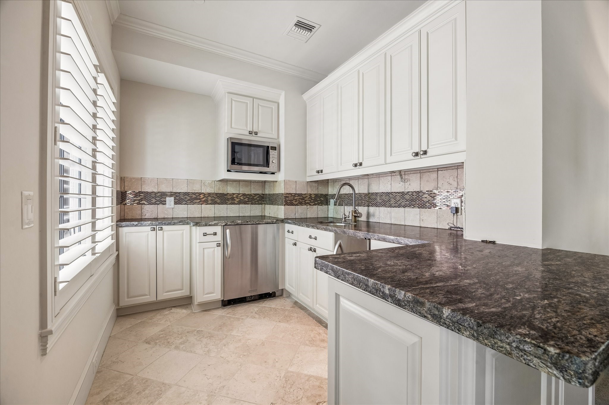 802 Country Lane Houston, TX 77024 - Photo 28 of 34 a kitchen with stainless steel appliances granite countertop a sink a stove and cabinets