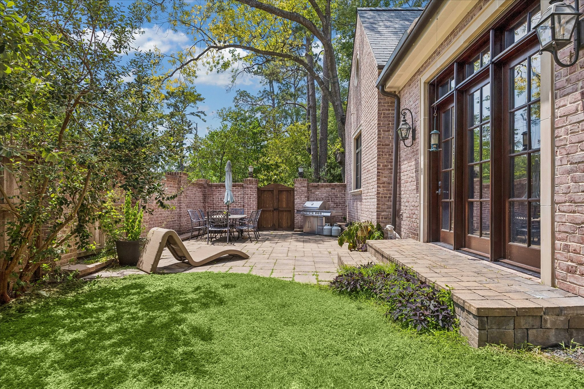 802 Country Lane Houston, TX 77024 - Photo 34 of 34 a view of a backyard with sitting area