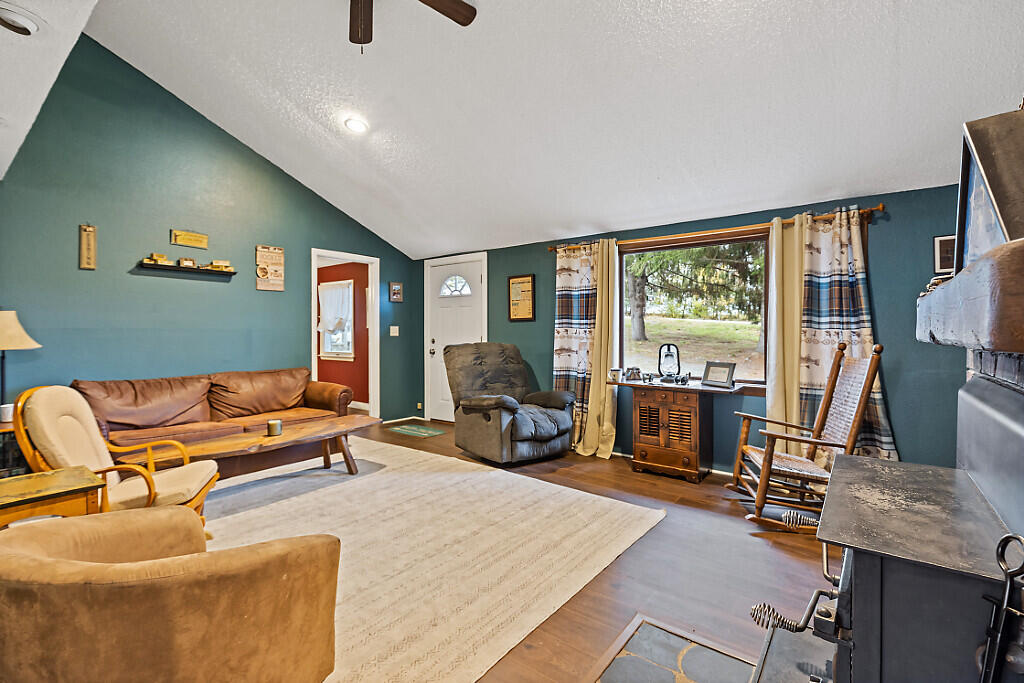 733 Middle Road Skowhegan, ME 04976 - Photo 19 of 58 19 Living room view